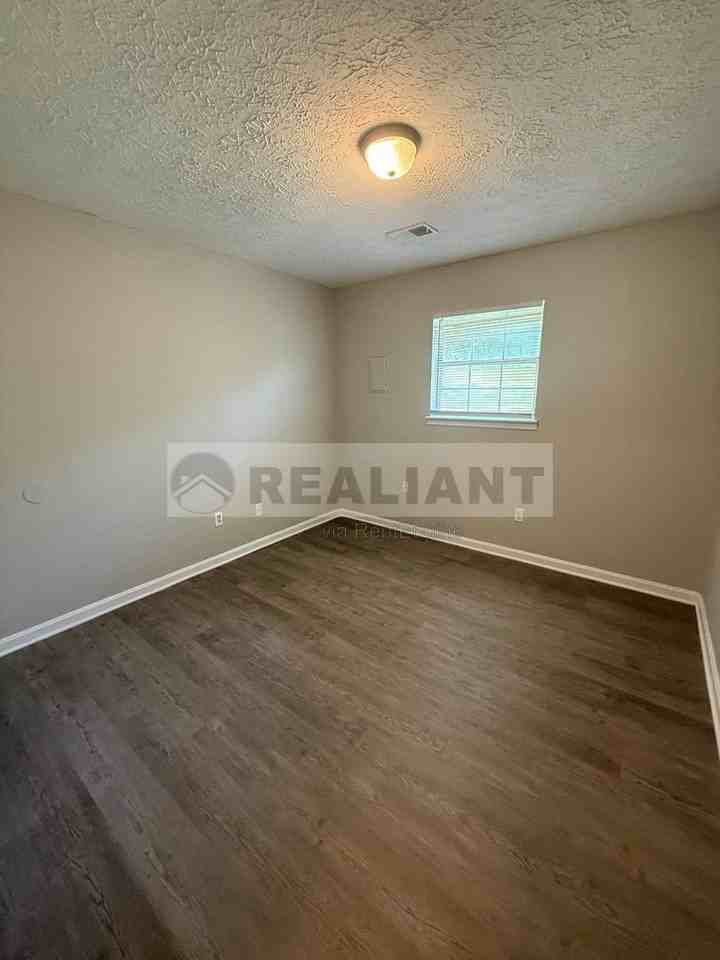 3688 Crosby Dr #B - Photo 2 of 9