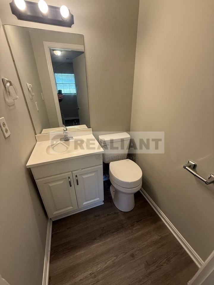 3688 Crosby Dr #B - Photo 3 of 9