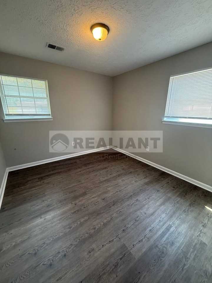 3688 Crosby Dr #B - Photo 4 of 9