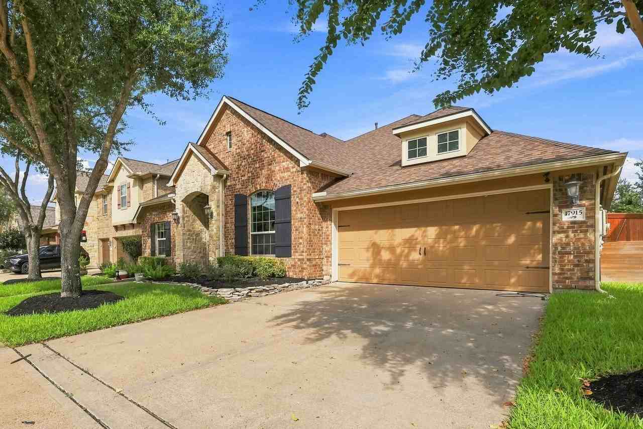 17915 Creek Bluff Ln - Photo 3 of 38