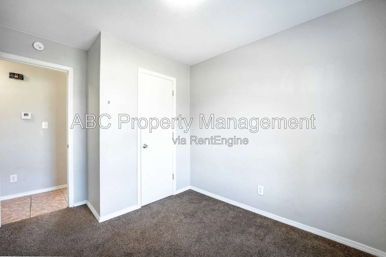 1106 S E St - Photo 5 of 16