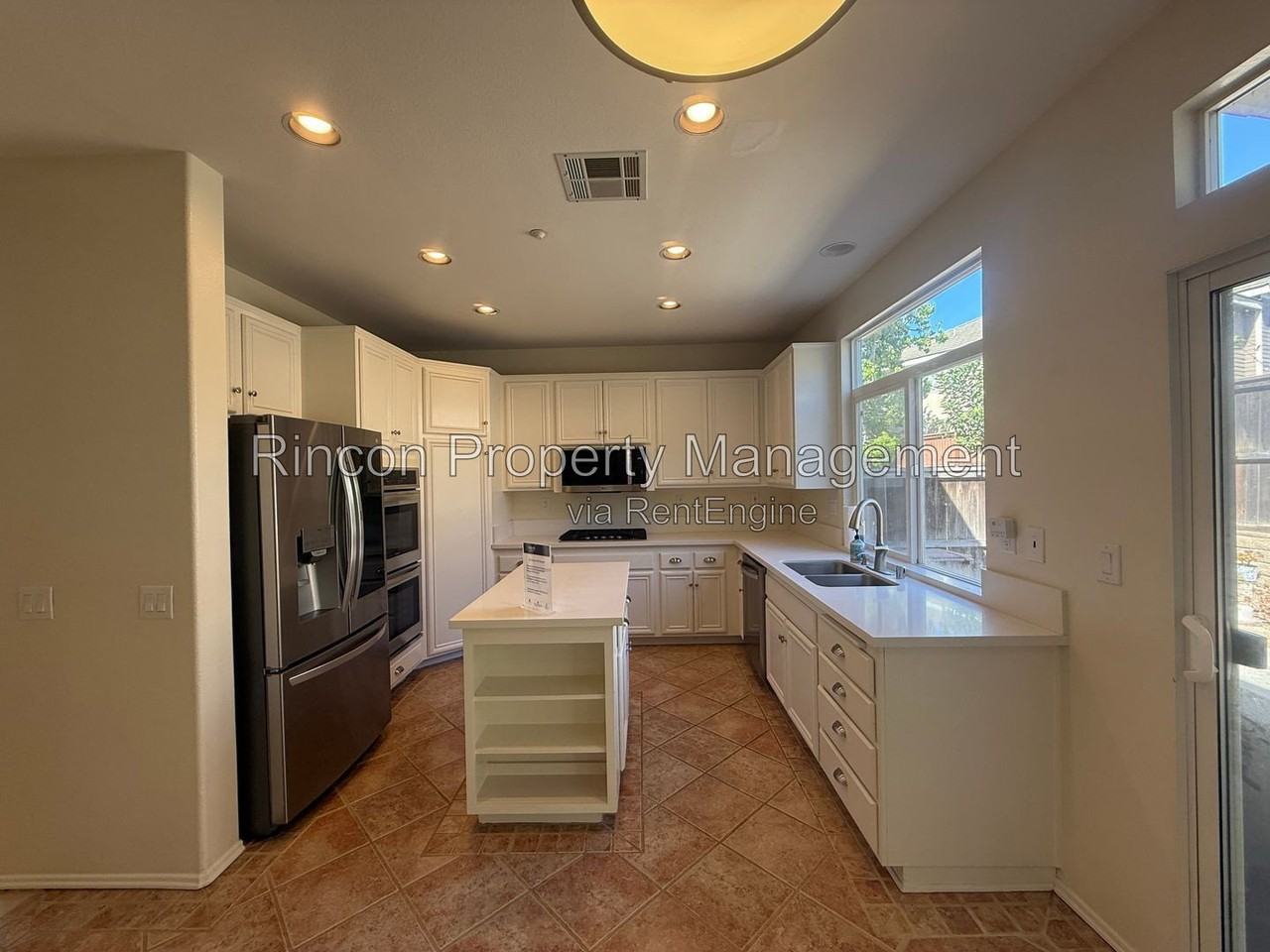 4763 Templeton St - Photo 2 of 26