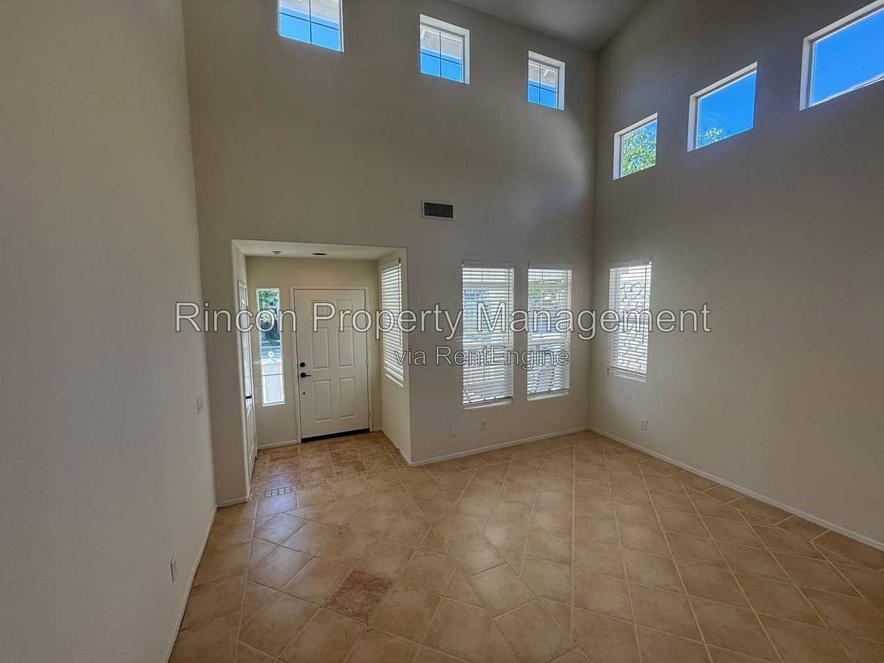 4763 Templeton St - Photo 4 of 26