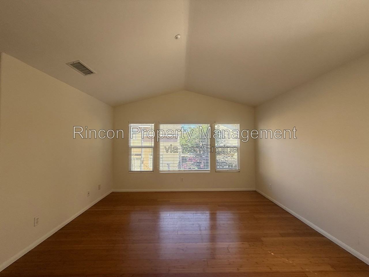 4763 Templeton St - Photo 6 of 26