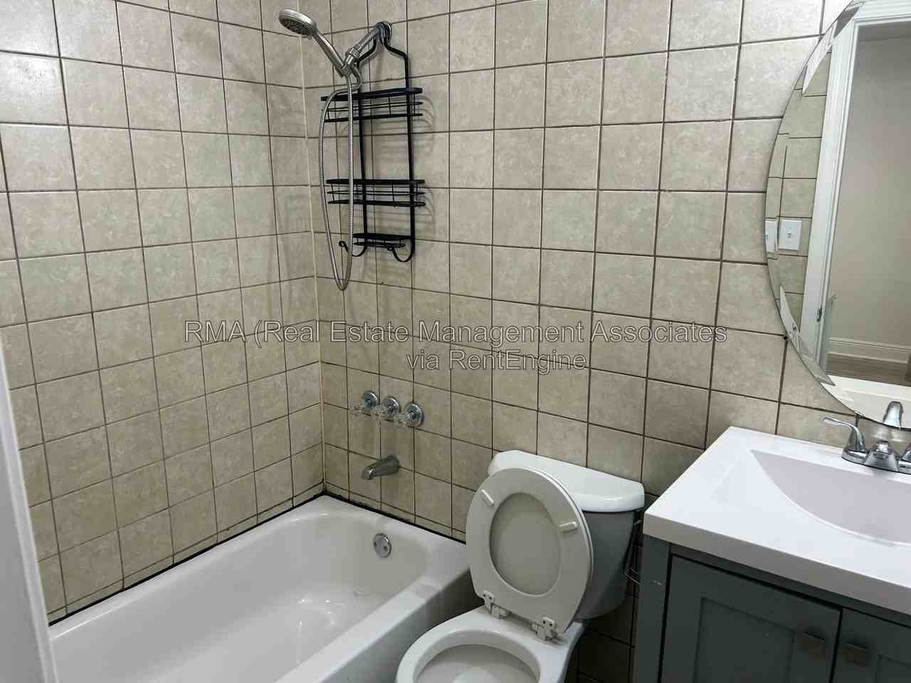 917 E Broadway St - Photo 4 of 7