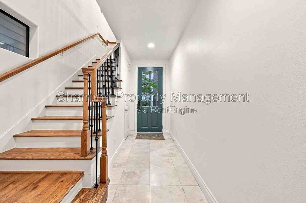 9609 Pemberton Crescent Dr - Photo 3 of 24