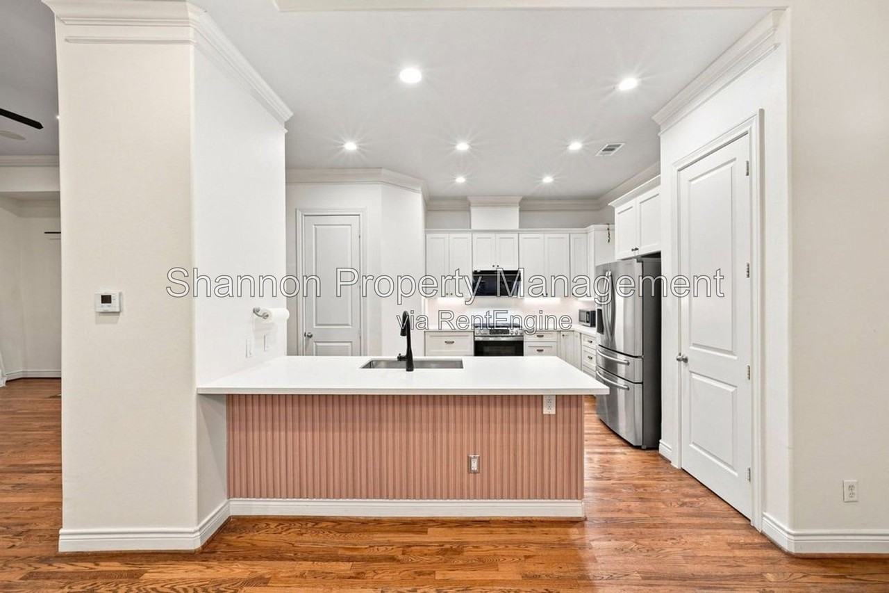 9609 Pemberton Crescent Dr - Photo 7 of 24