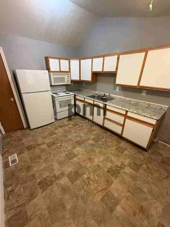 2077 Cicero Rd - Photo 4 of 34