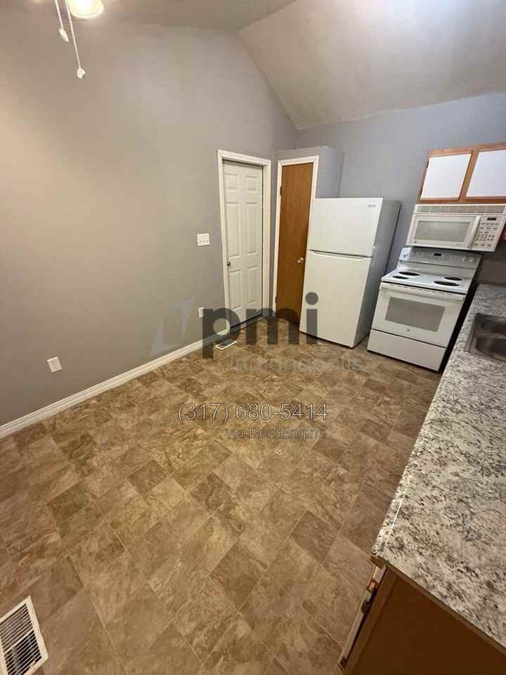 2077 Cicero Rd - Photo 6 of 34