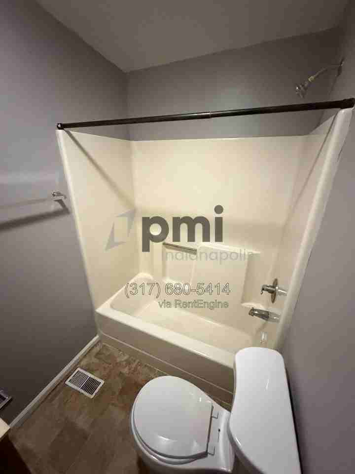2077 Cicero Rd - Photo 7 of 34