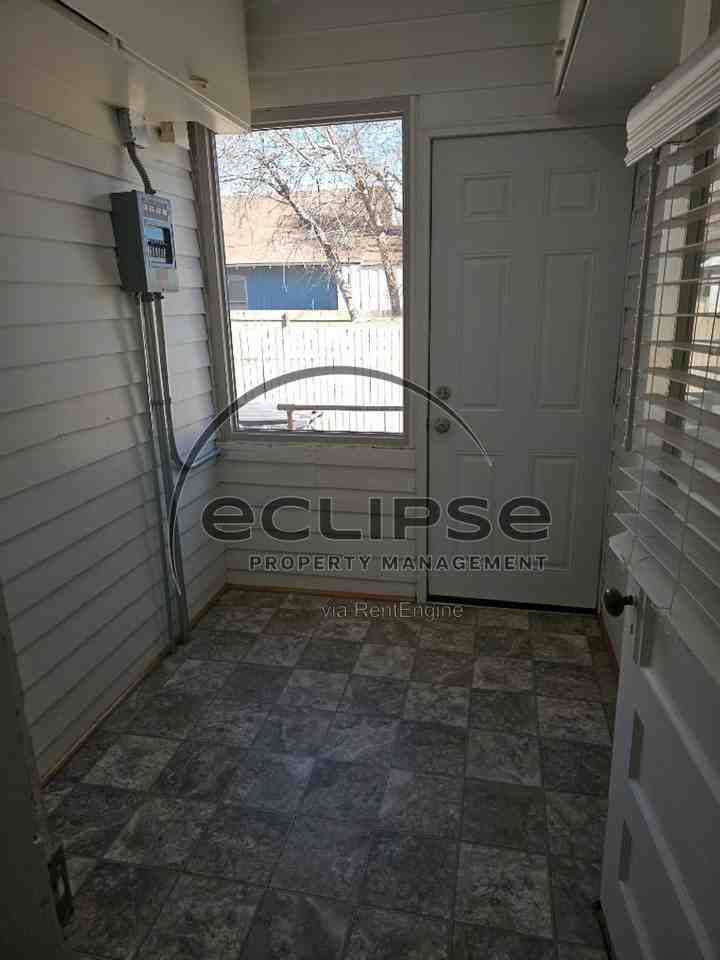204 Edison Ave #B - Photo 5 of 12