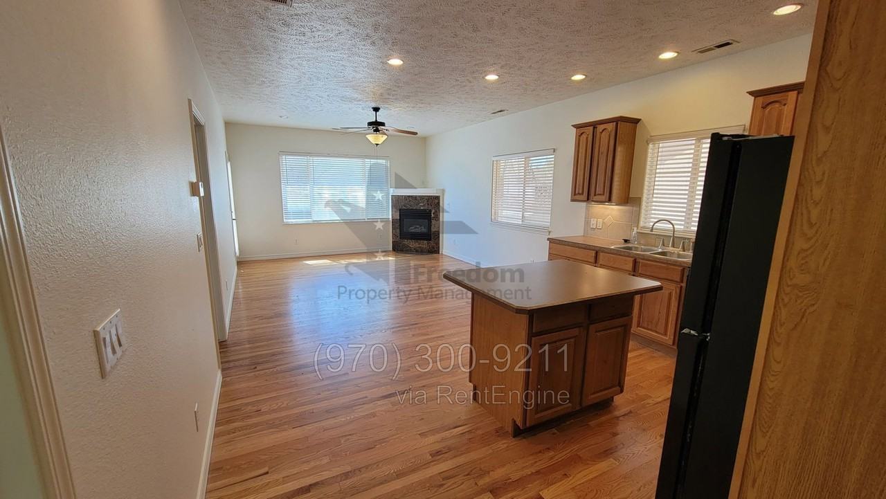555 Garden Grove Ct - Photo 3 of 11