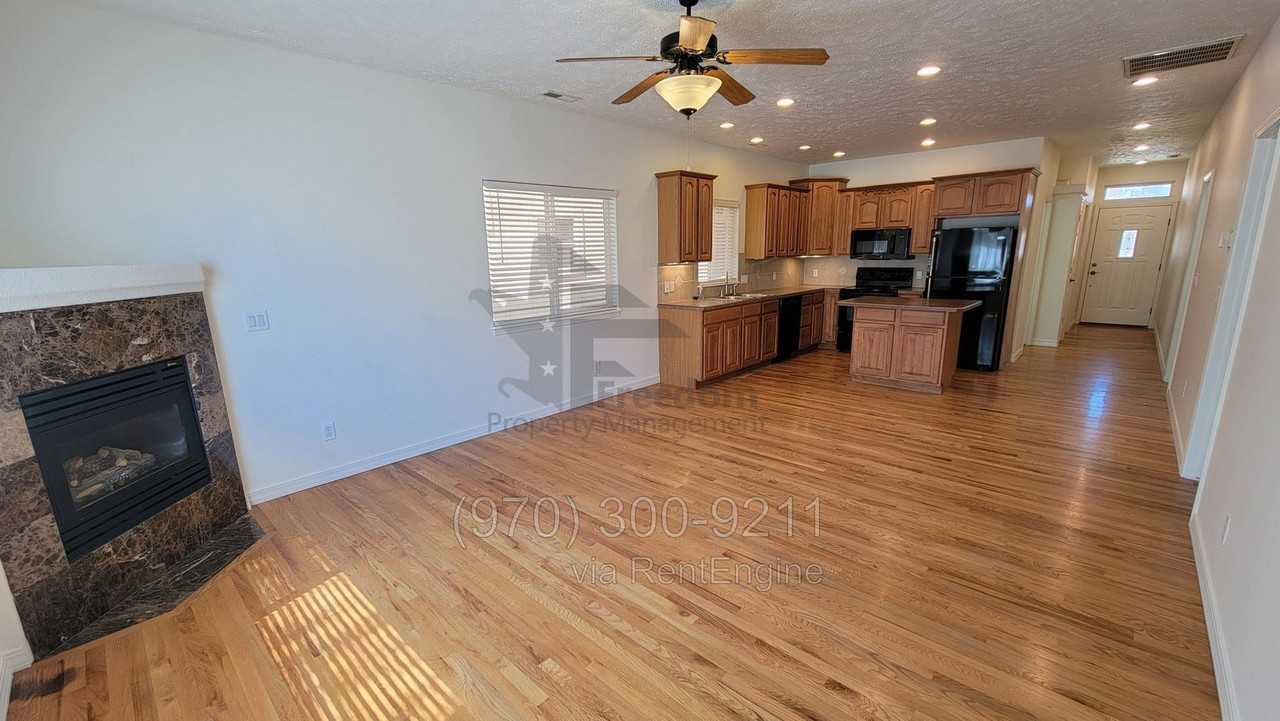555 Garden Grove Ct - Photo 4 of 11