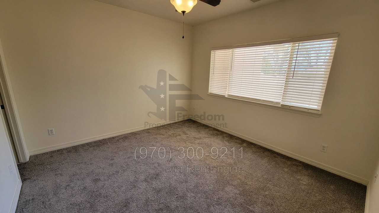 555 Garden Grove Ct - Photo 5 of 11
