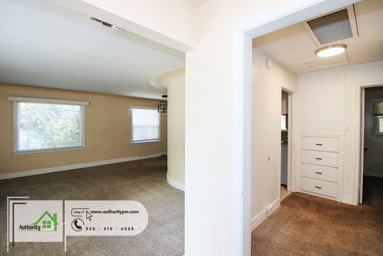 686 Coronado St - Photo 4 of 22