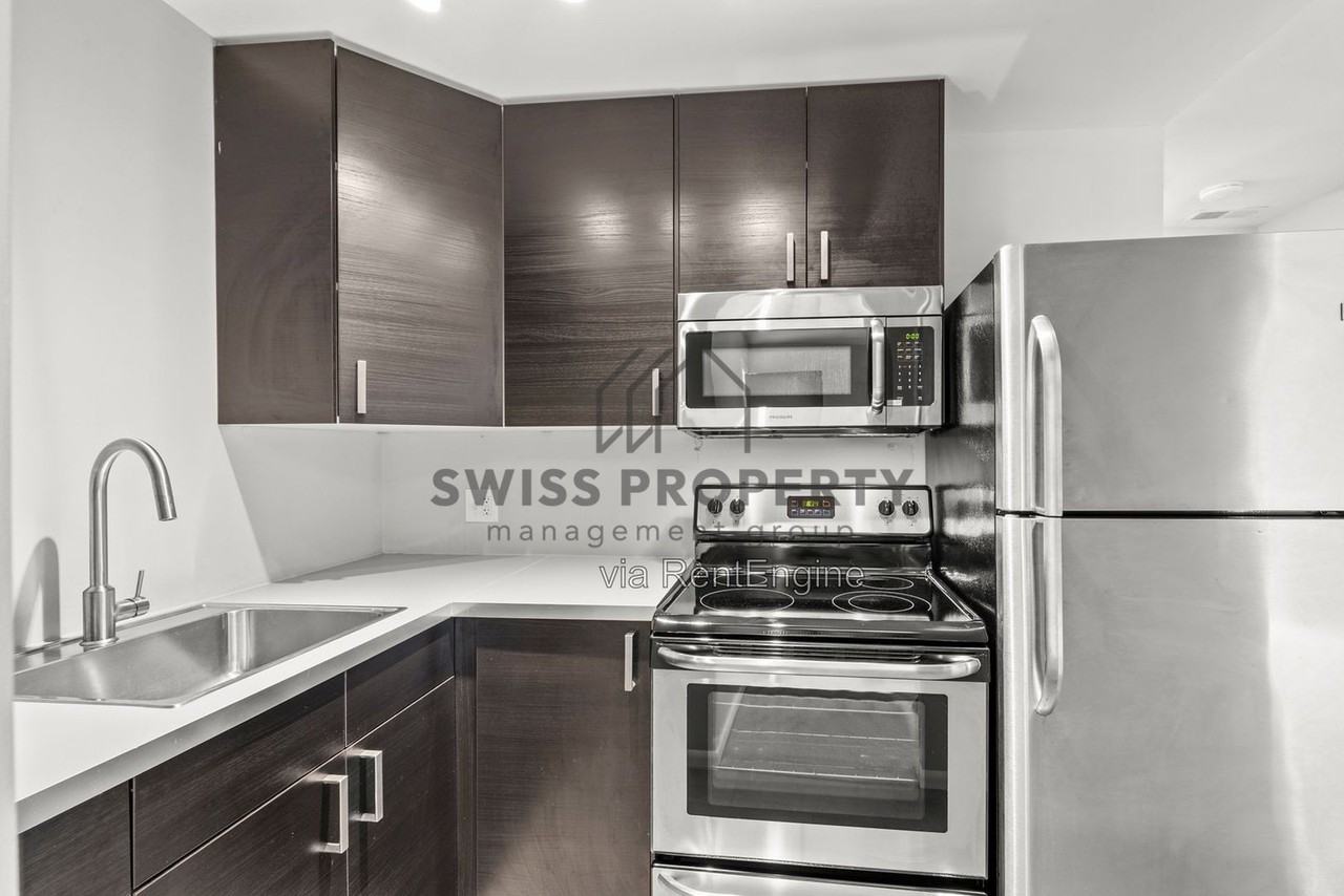 1155 Edgehill Rd #14 - Photo 6 of 18