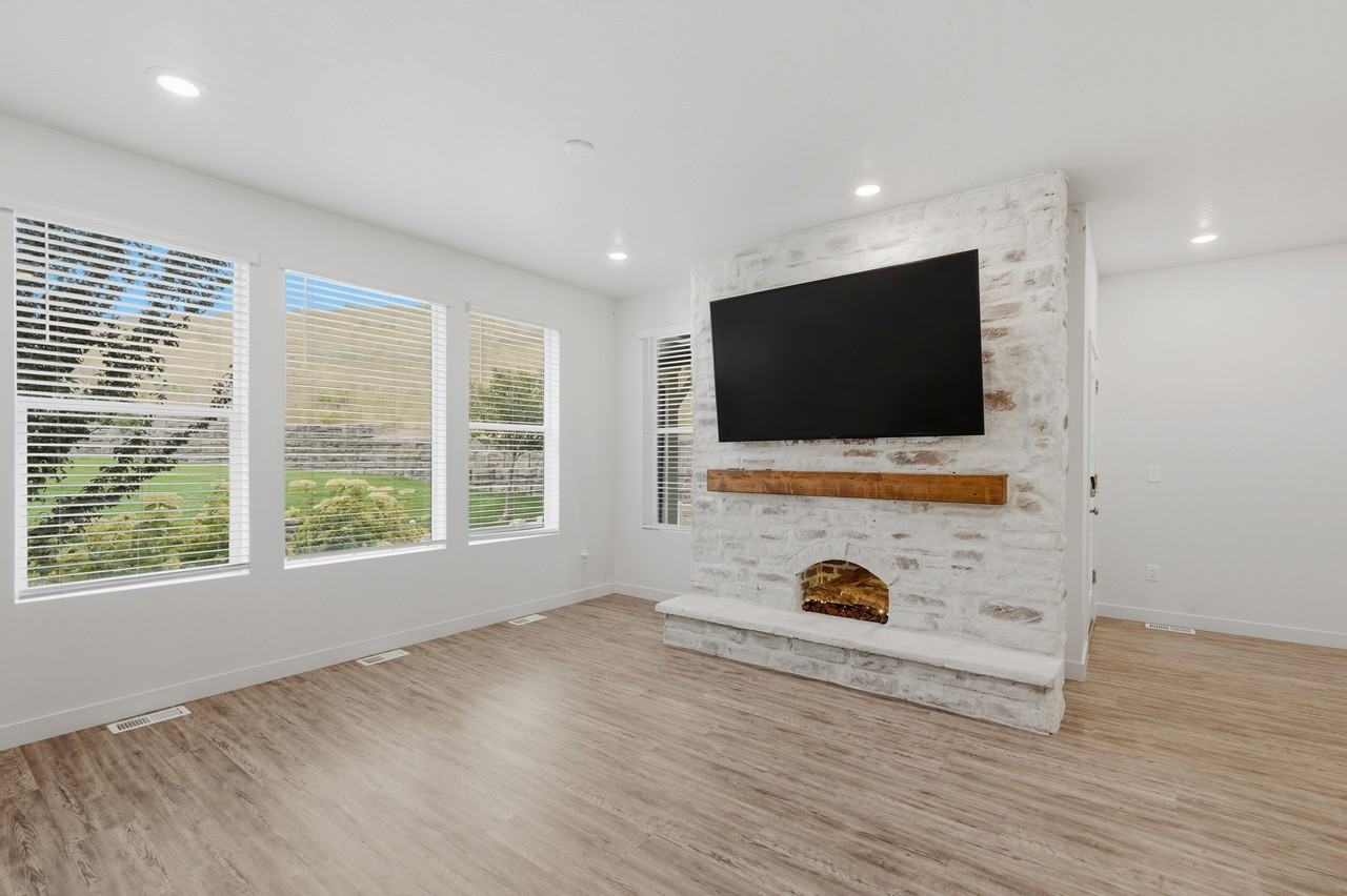 693 S Grant Ln #693 - Photo 3 of 11