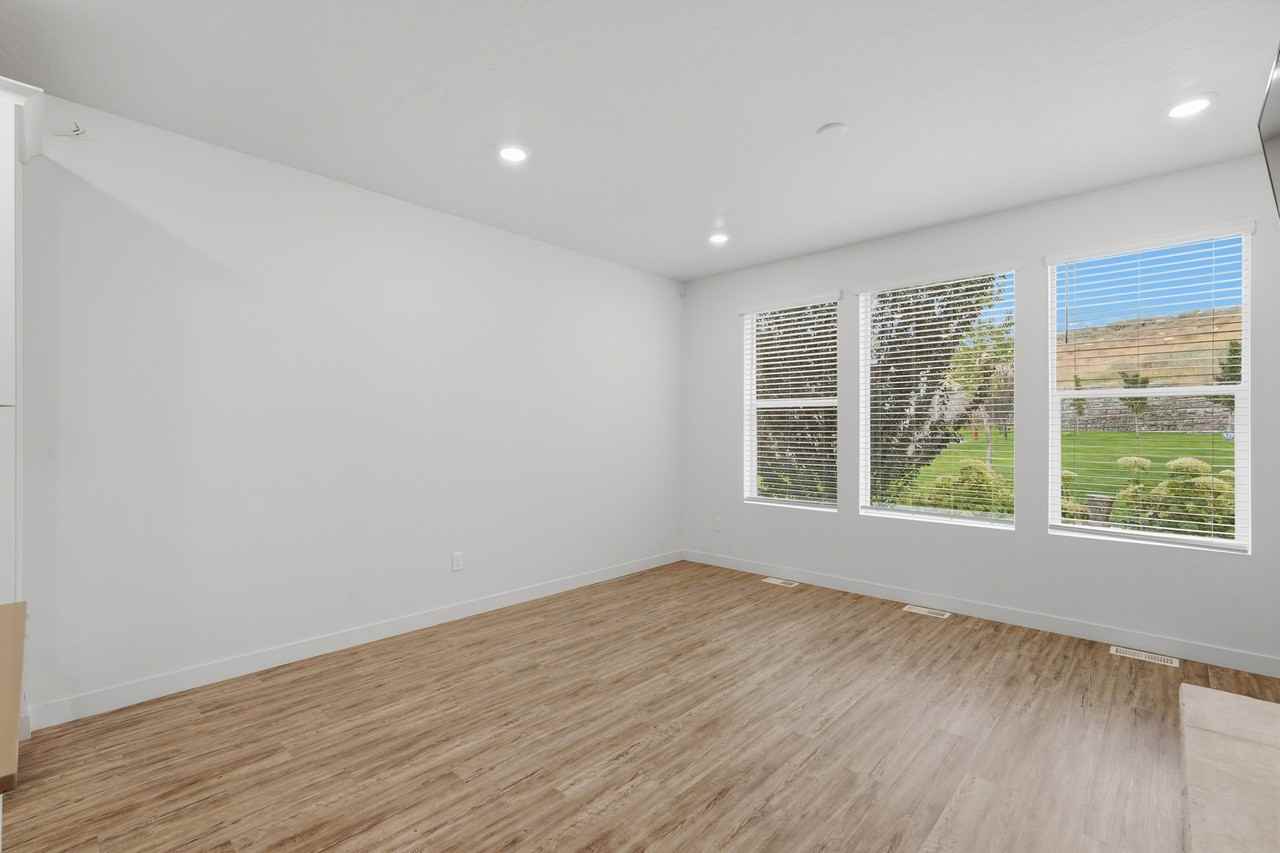 693 S Grant Ln #693 - Photo 4 of 11
