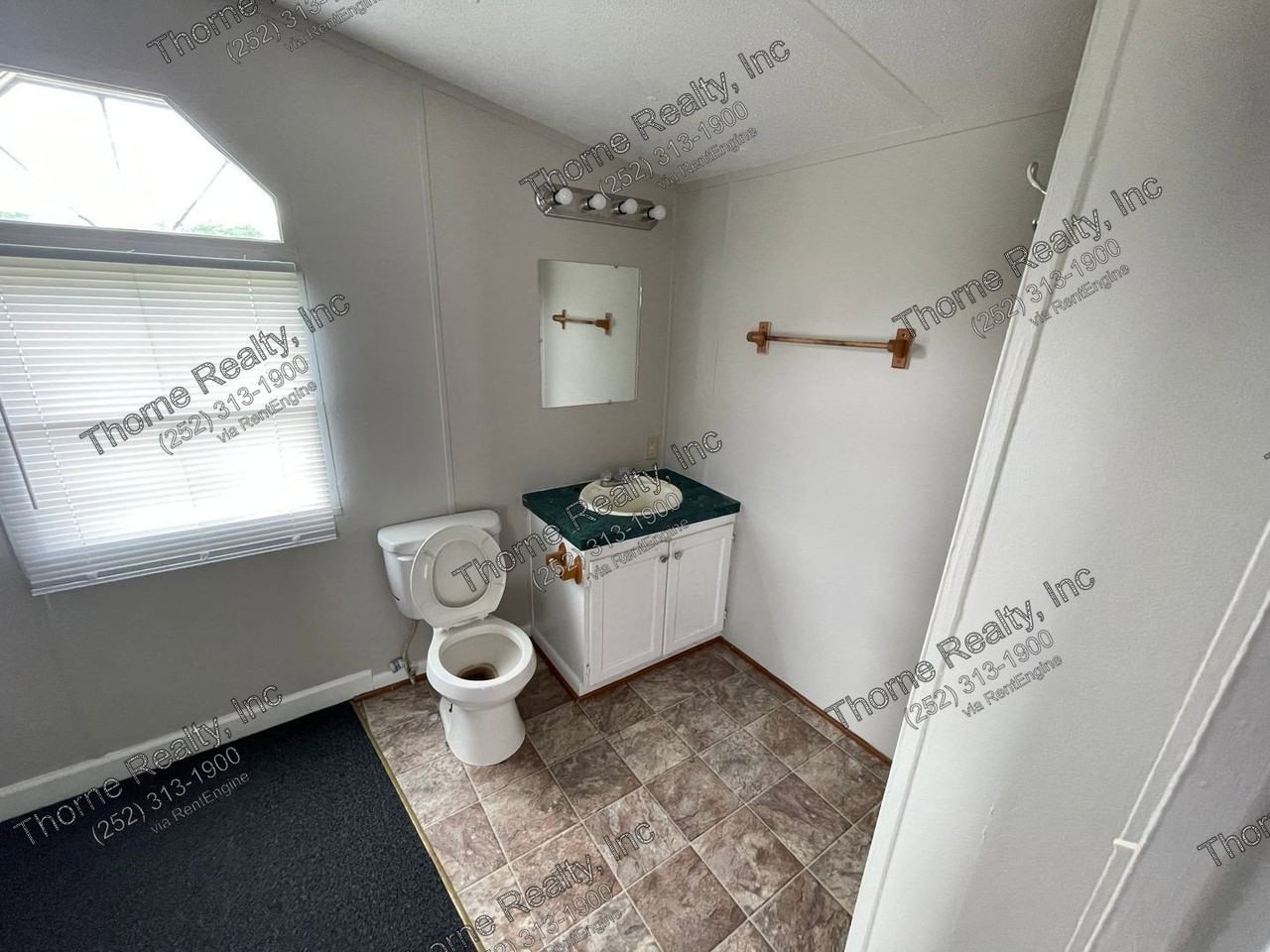 126 Hemlock Ln - Photo 5 of 10
