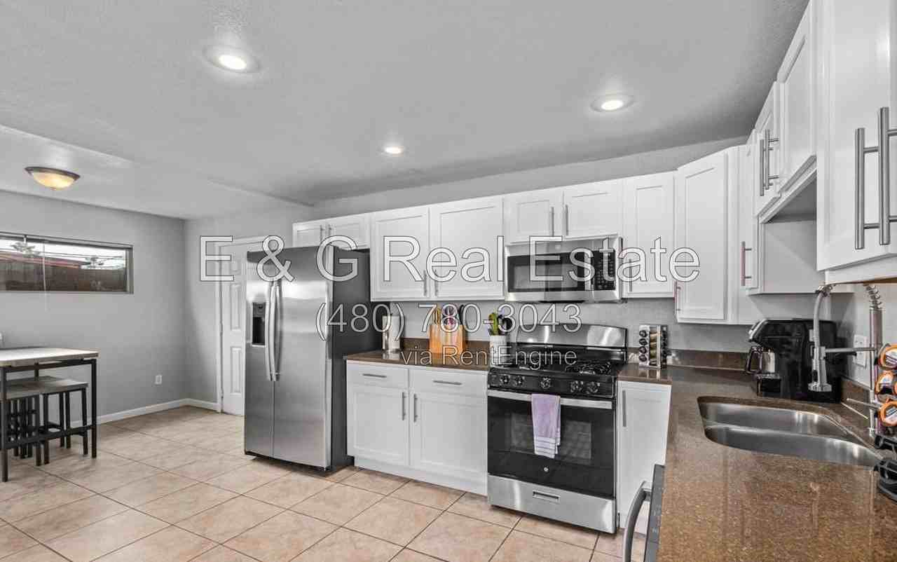 2031 E Orange St - Photo 7 of 29