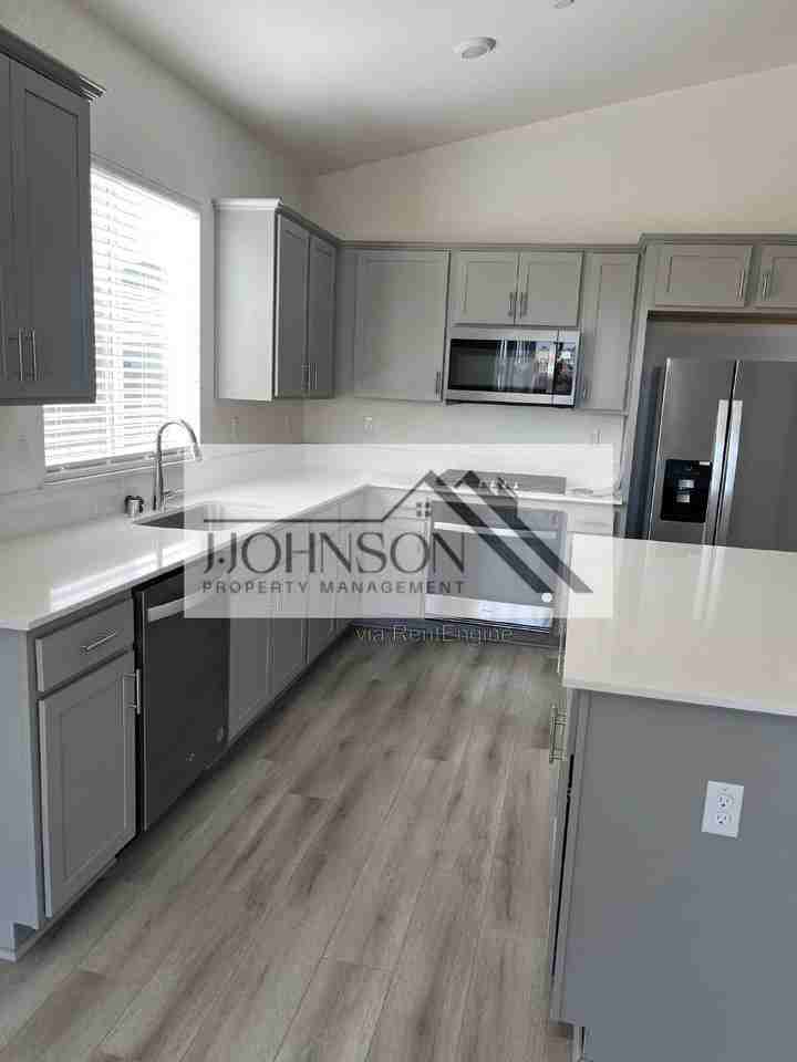 1311 Caravel Ct - Photo 2 of 14