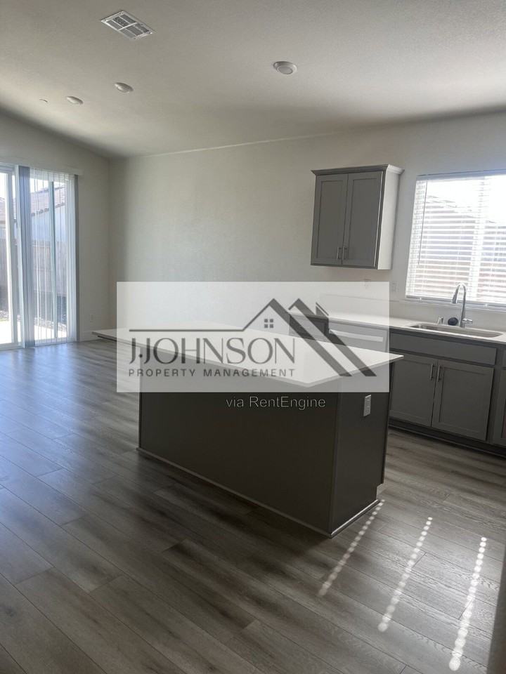 1311 Caravel Ct - Photo 3 of 14