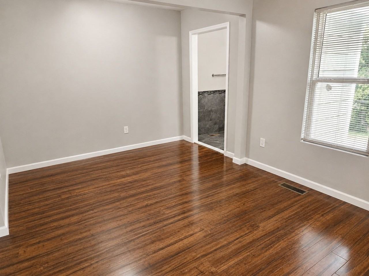 3117 Saint Paul St - Photo 5 of 16