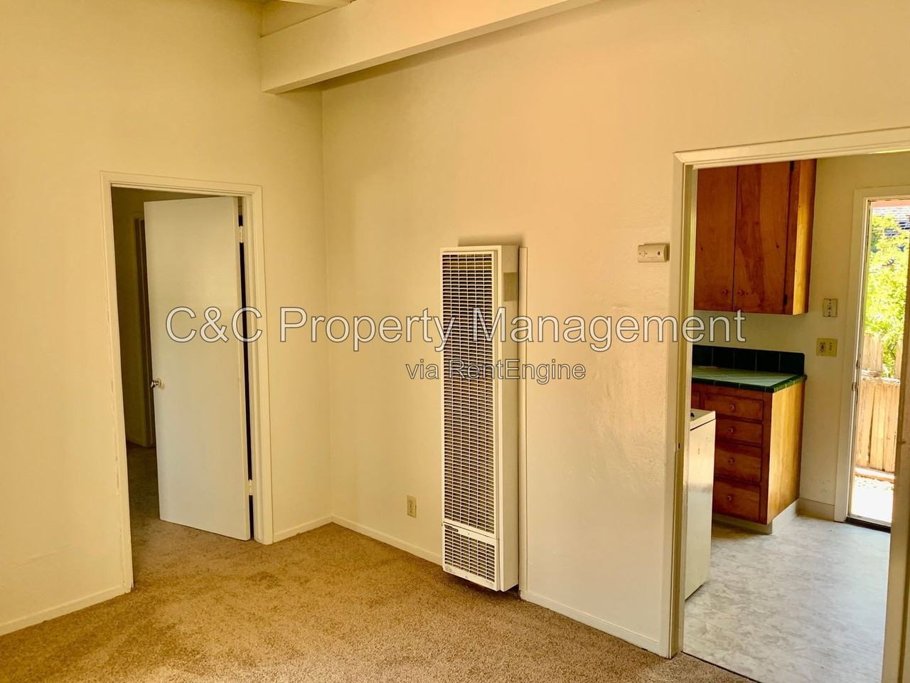 871 Hawthorne St #D - Photo 2 of 4