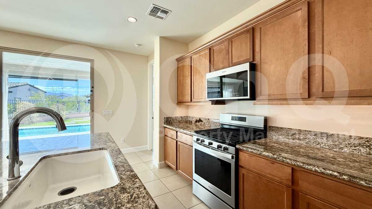 11320 N Northfield St - Photo 7 of 28