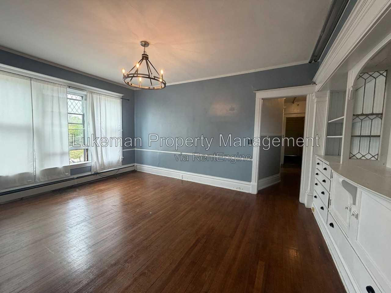 447 W Walnut St #8 - Photo 2 of 13