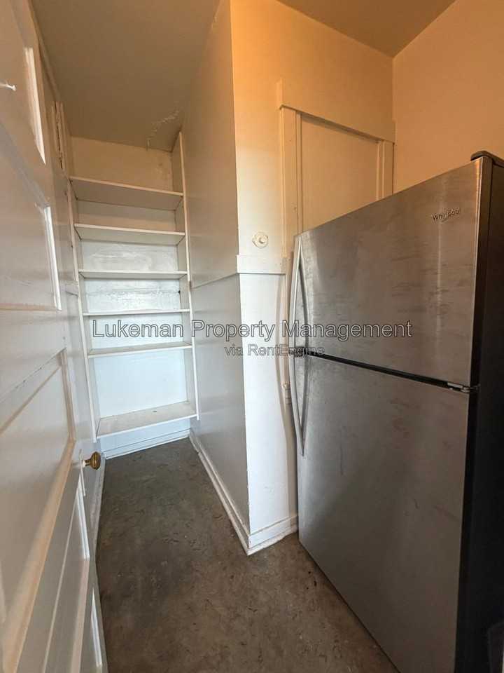 447 W Walnut St #8 - Photo 5 of 13