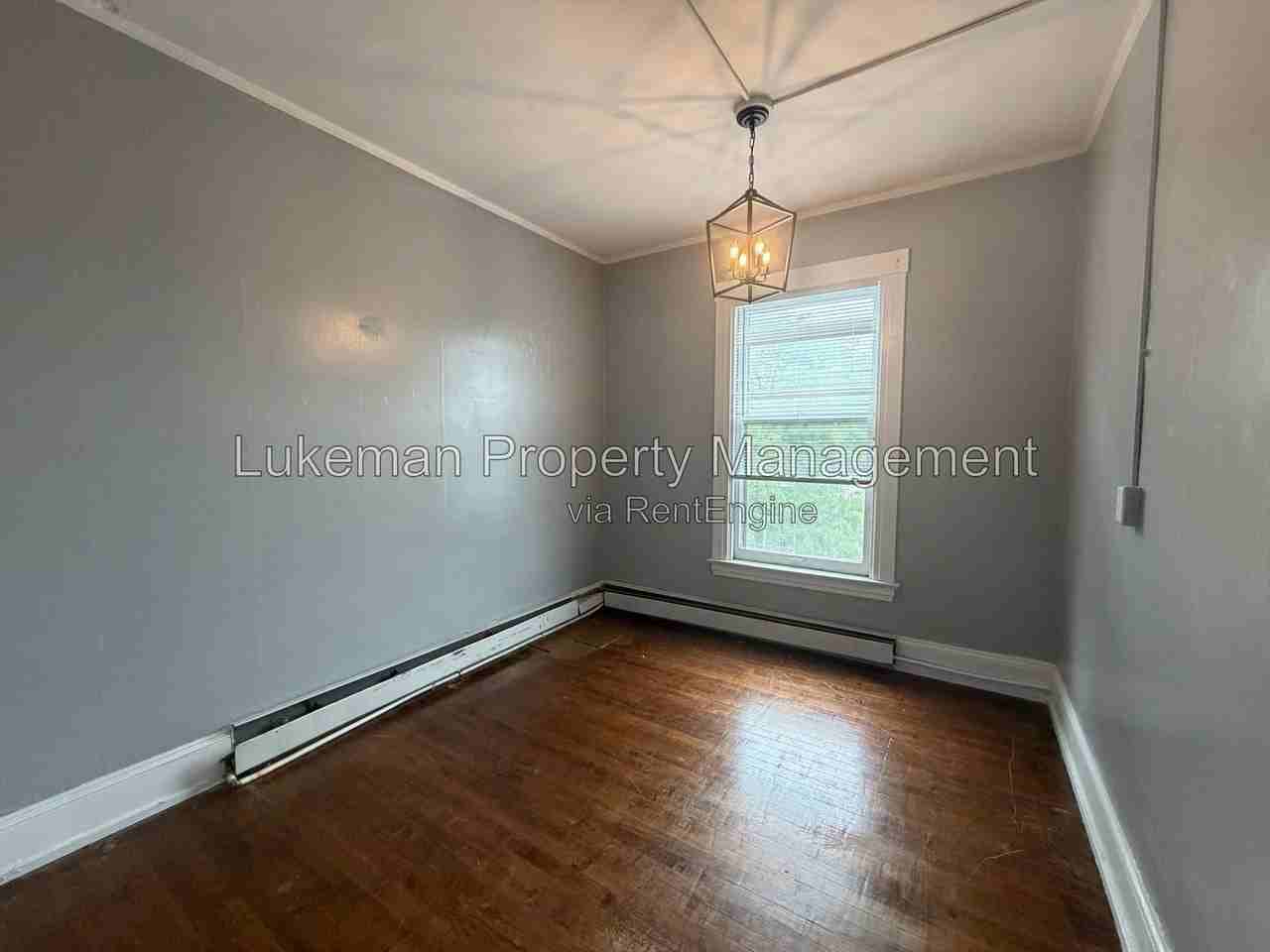 447 W Walnut St #8 - Photo 7 of 13