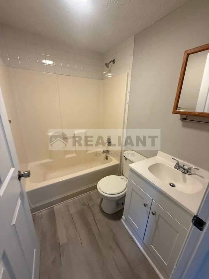 100 Meadow Ln - Photo 4 of 7
