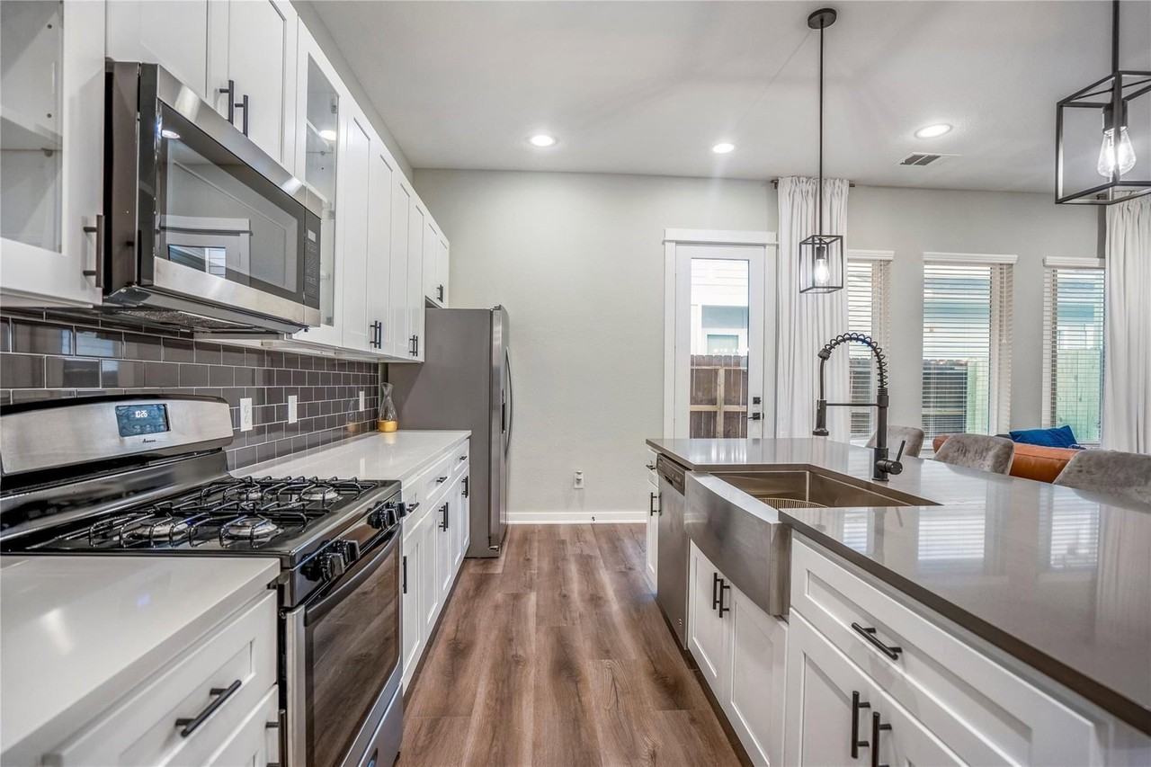 8474 Berry Green Ln - Photo 3 of 15
