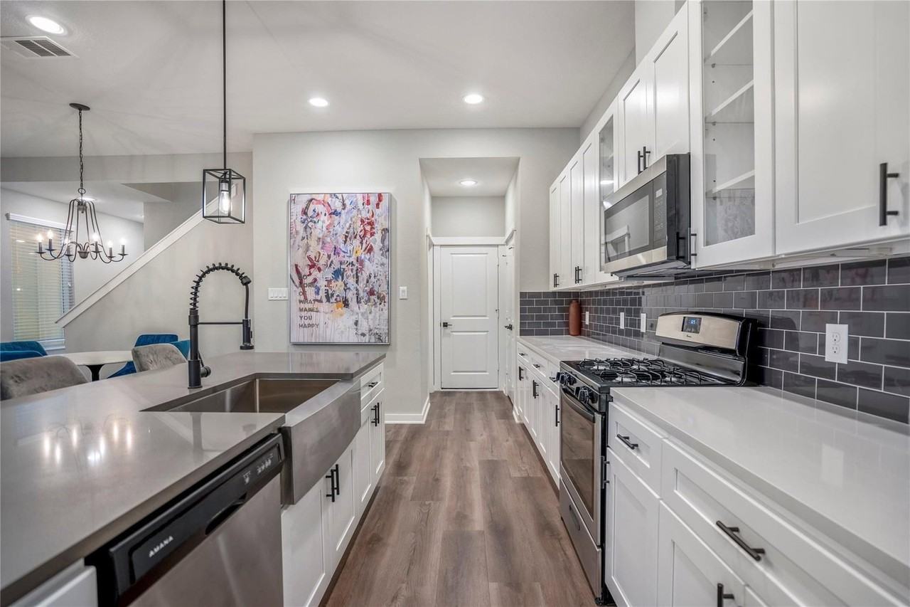 8474 Berry Green Ln - Photo 4 of 15
