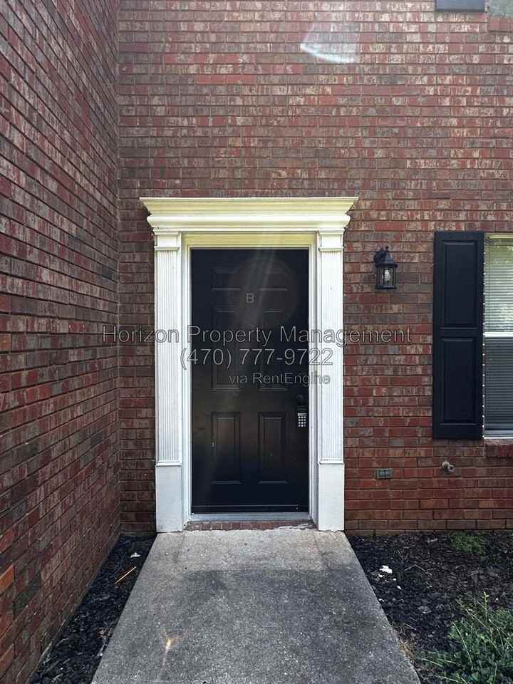 4078 Hidden Hollow Dr #B - Photo 4 of 24