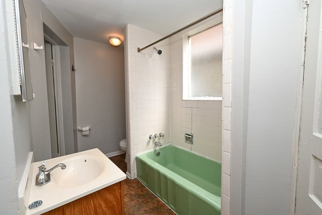2344 Victor St - Photo 2 of 16