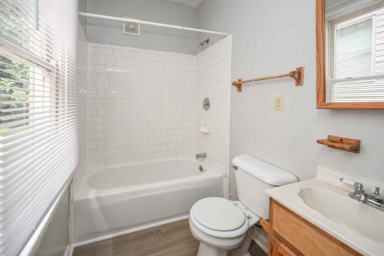 2344 Victor St - Photo 4 of 16