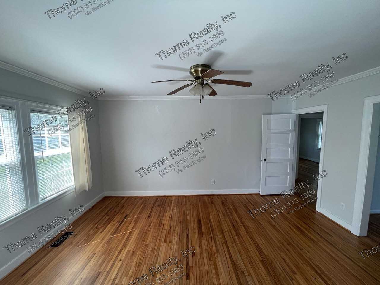 2233 Oak Dr - Photo 2 of 16