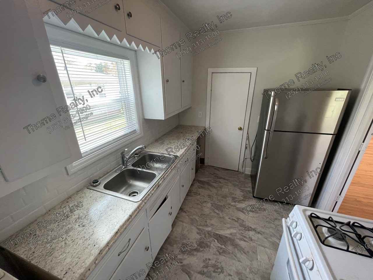 2233 Oak Dr - Photo 7 of 16