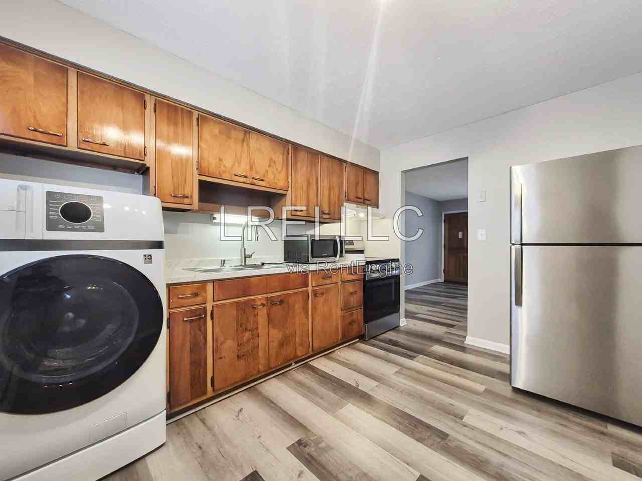 4704 Southern Pkwy #B1 - Photo 5 of 13