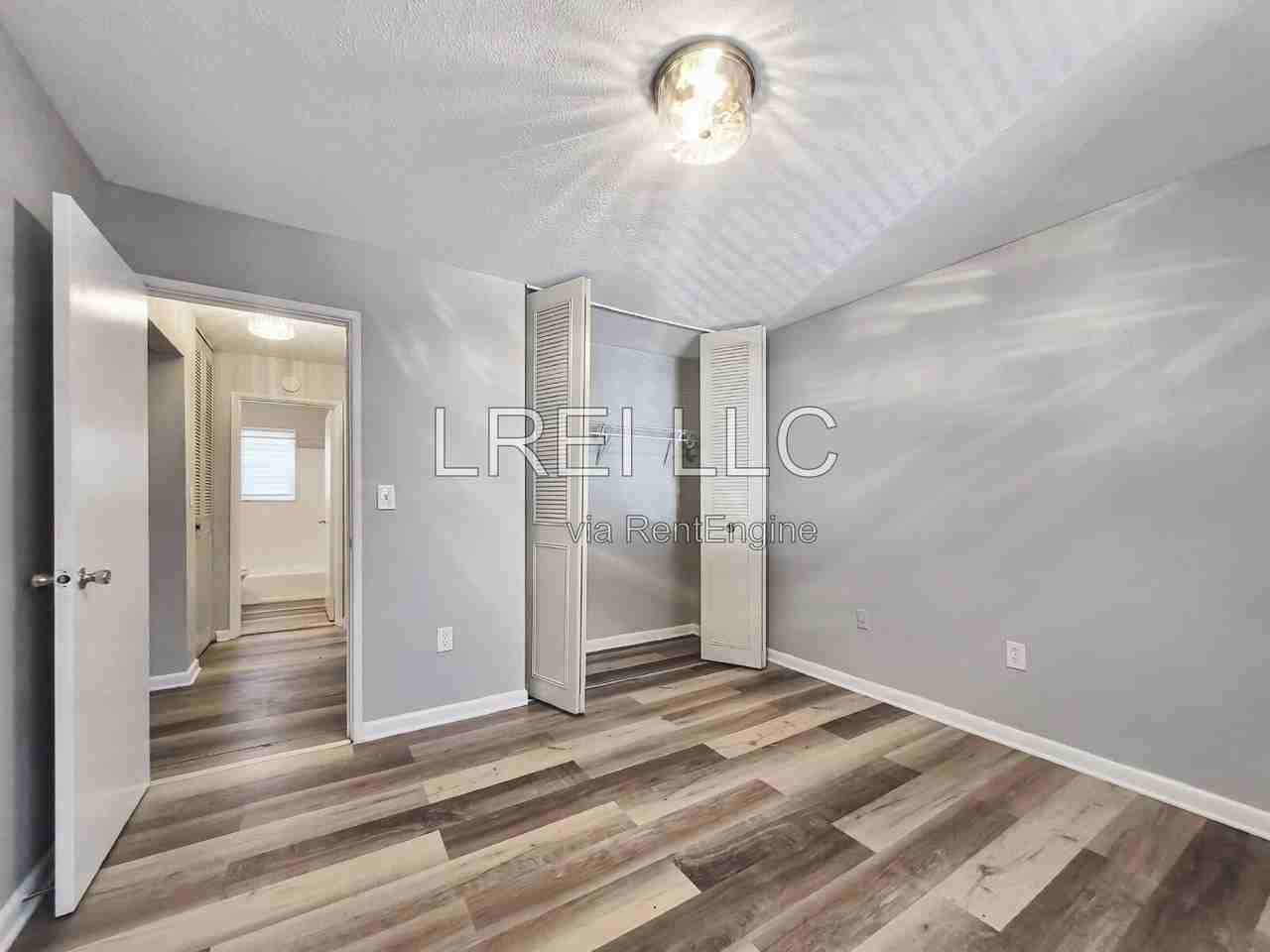 4704 Southern Pkwy #B1 - Photo 6 of 13