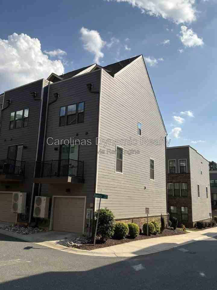1226 Gleason Way - Photo 3 of 41