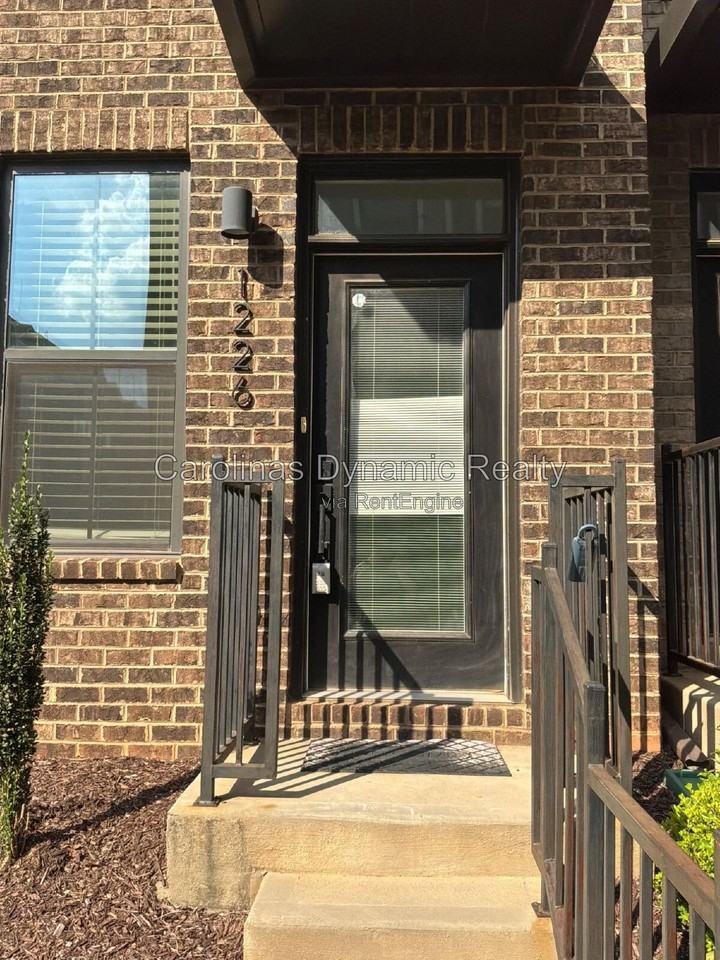 1226 Gleason Way - Photo 4 of 41