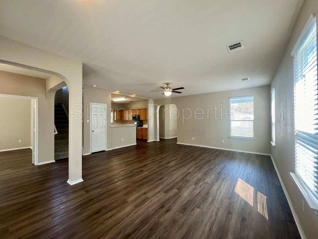 725 Sampson - Photo 3 of 36