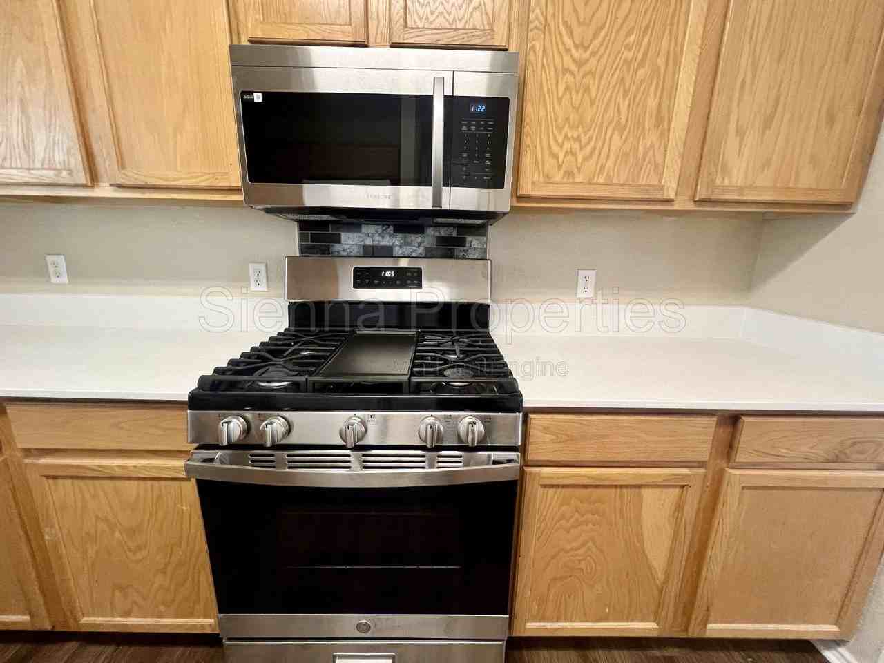 725 Sampson - Photo 6 of 36