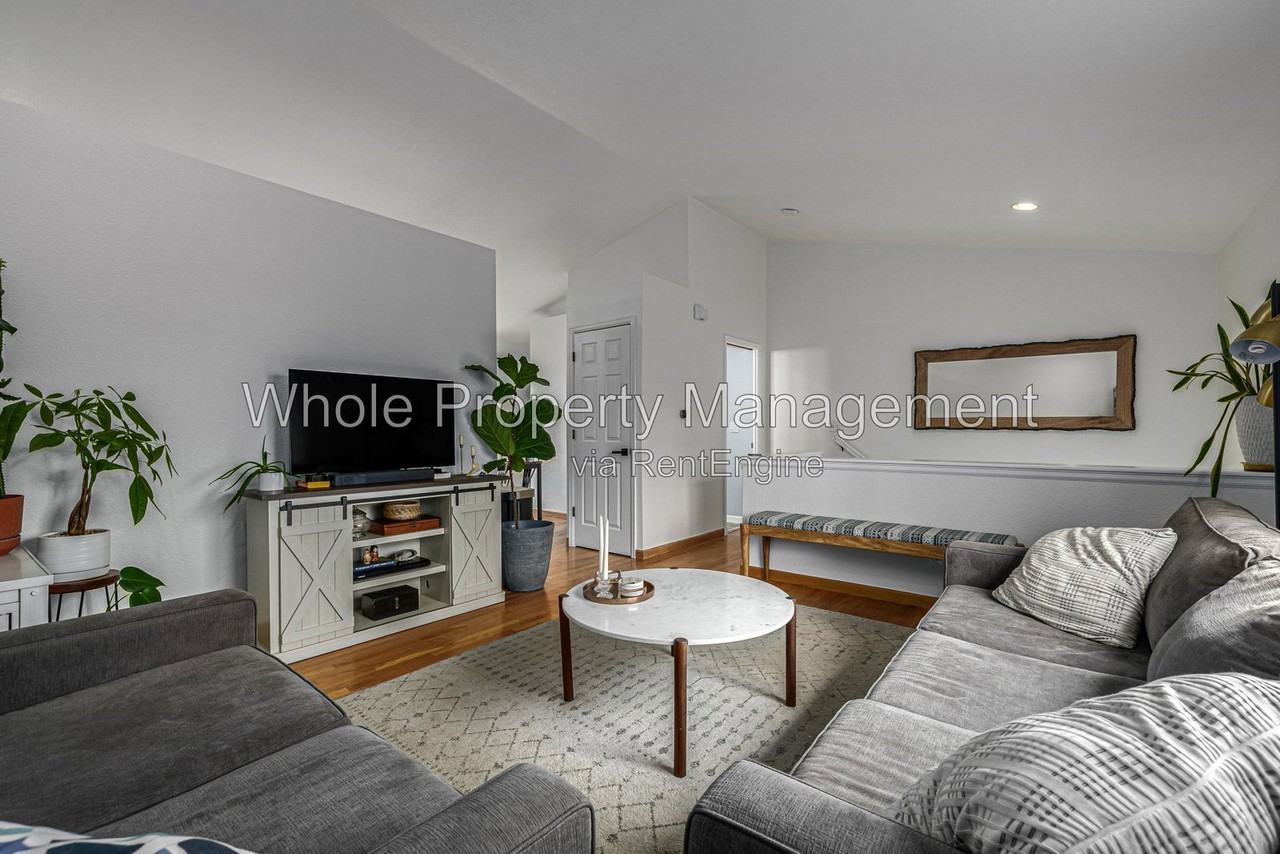 965 Wolff St #D - Photo 3 of 36