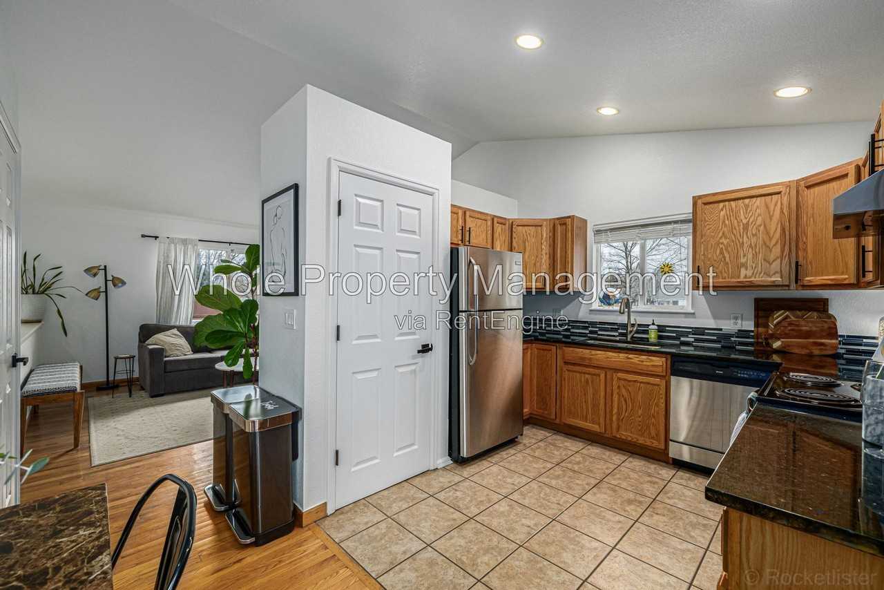 965 Wolff St #D - Photo 5 of 36