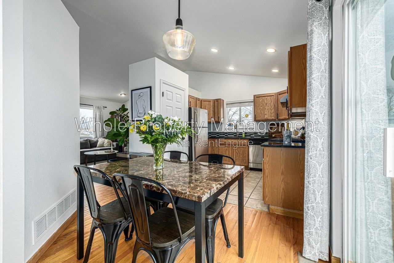 965 Wolff St #D - Photo 7 of 36