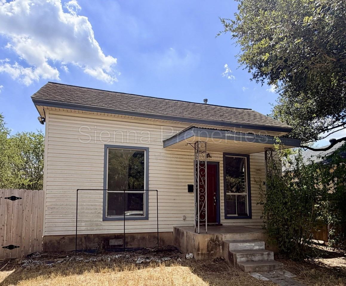 1509 Willow St - Photo 2 of 24
